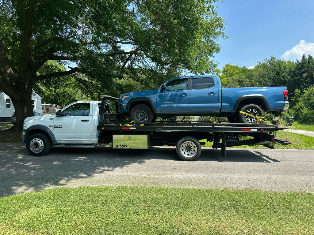 Mobile tire change and flat tire service